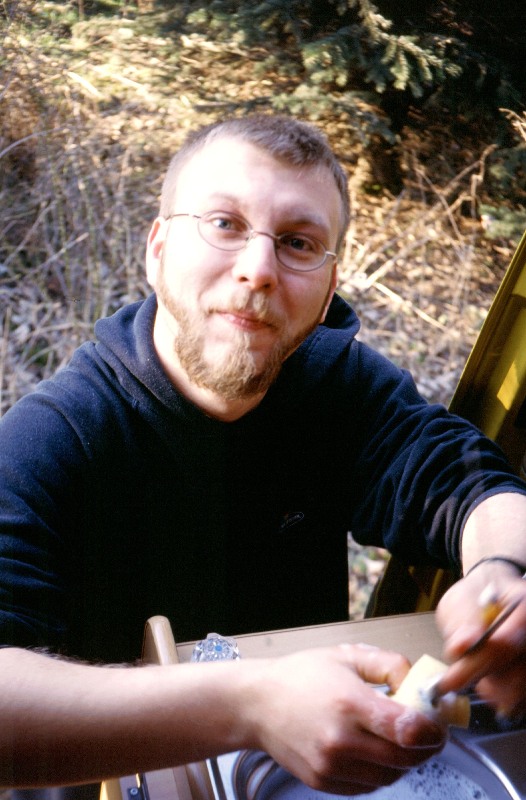 08_arne_beim_abwasch.jpg
